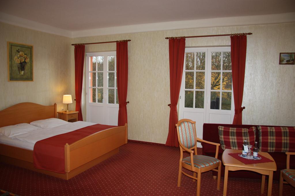 Hôtel Altes Gutshaus-Federow Extérieur photo