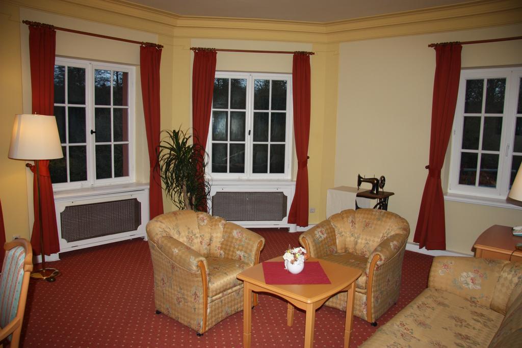 Hôtel Altes Gutshaus-Federow Extérieur photo
