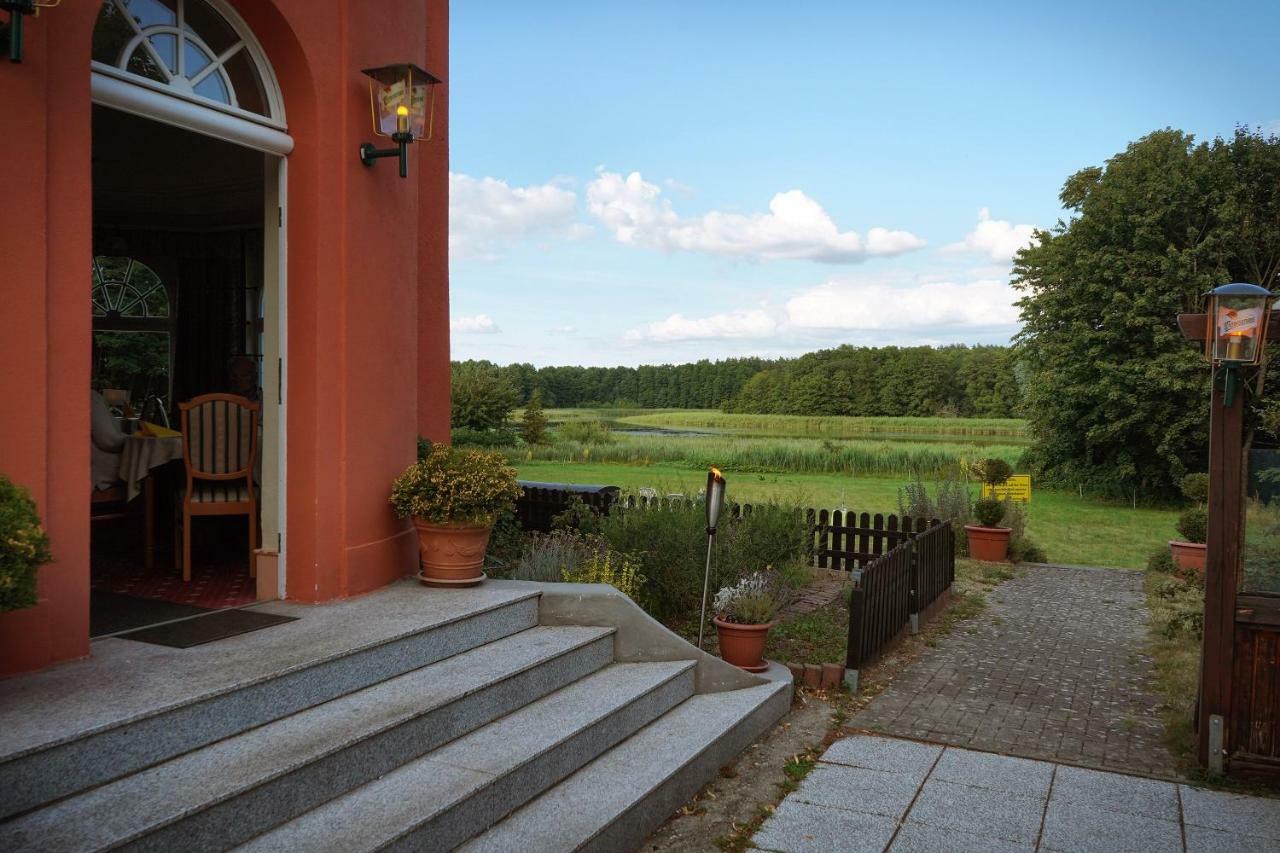 Hôtel Altes Gutshaus-Federow Extérieur photo
